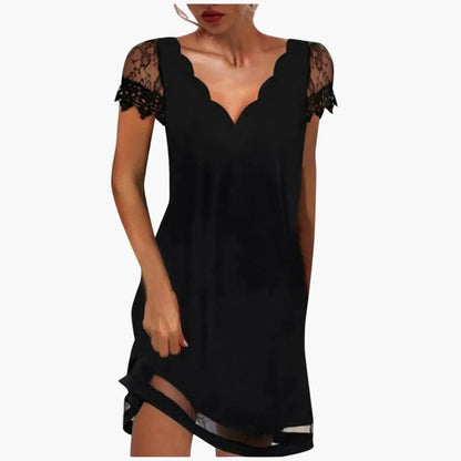 Dam Aftonklänning med spetsärmar och vågig fåll – Elegant cocktailklänning för speciella tillfällen