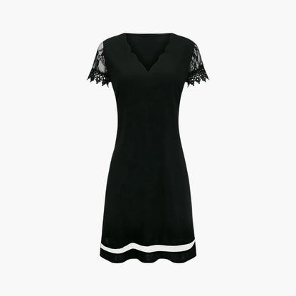 Dam Aftonklänning med spetsärmar och vågig fåll – Elegant cocktailklänning för speciella tillfällen