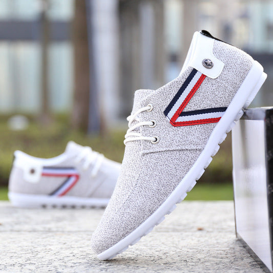 Herren Freizeit-Sneaker aus Strick – Weiße Schnürschuhe mit Tricolor-Streifen