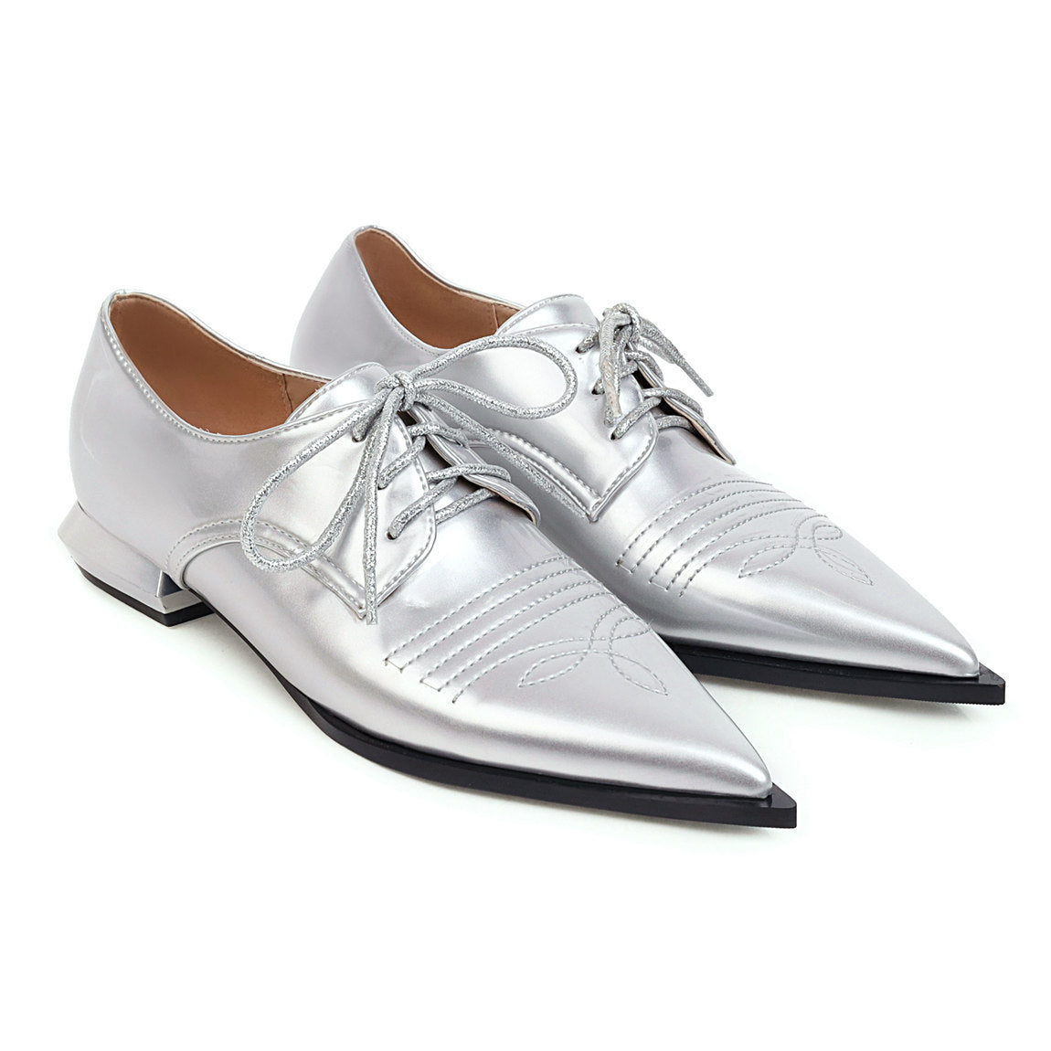 Clara – Modische Damenhalbschuhe aus veganem Leder mit Spitze und Schnürung