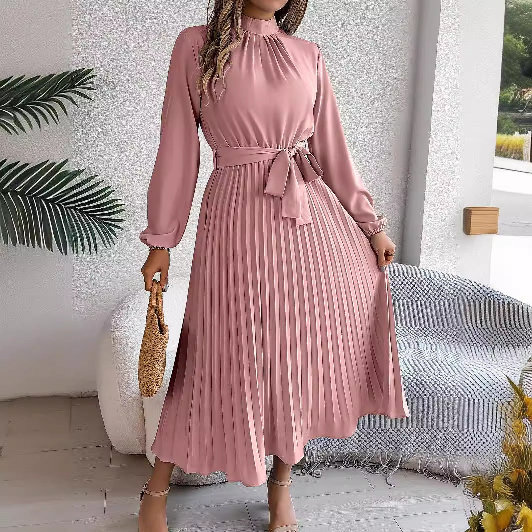 Joan – Elegantes Kleid mit Stehkragen und langen Ärmeln