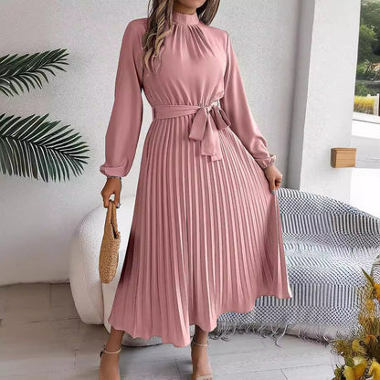 Joan – Elegantes Kleid mit Stehkragen und langen Ärmeln