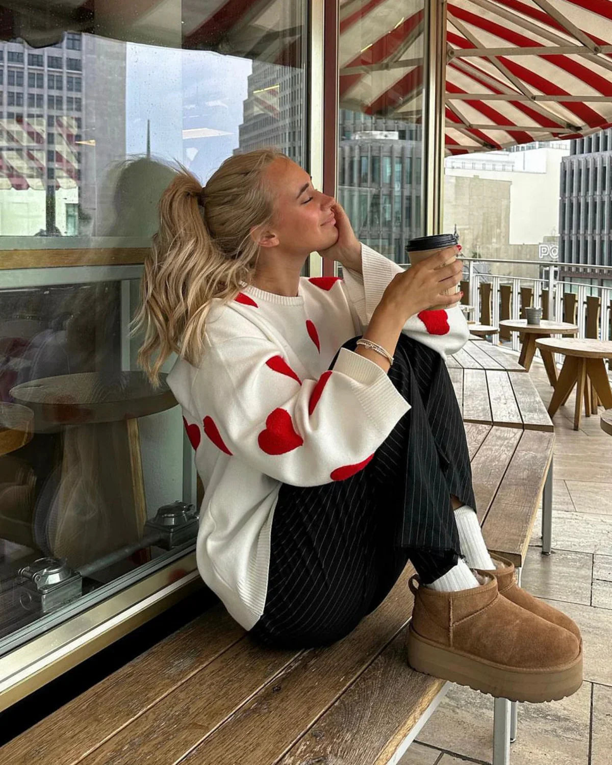 Damski oversize sweter z serduszkami – przytulny sweter w swobodnym stylu do domu i na czas wolny