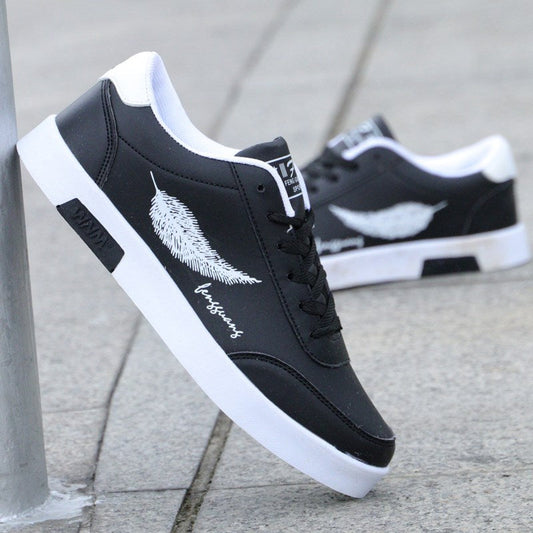 Herren Sneaker mit Feder-Print – Schwarz & Weiß, Leichter Streetwear-Schuh