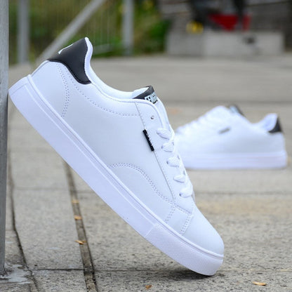 Herren Sneaker mit Feder-Print – Schwarz & Weiß, Leichter Streetwear-Schuh