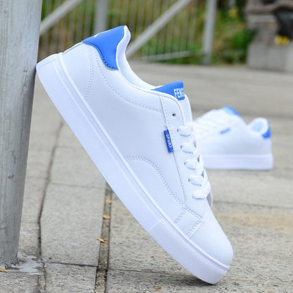 Herren Sneaker mit Feder-Print – Schwarz & Weiß, Leichter Streetwear-Schuh