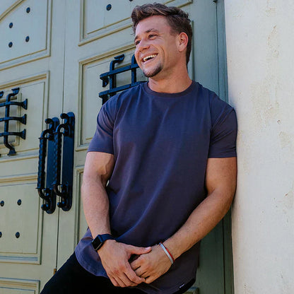 Sommar T-shirt Herr – Drop Cut Basic Shirt med Rundhals & Längre Skärning