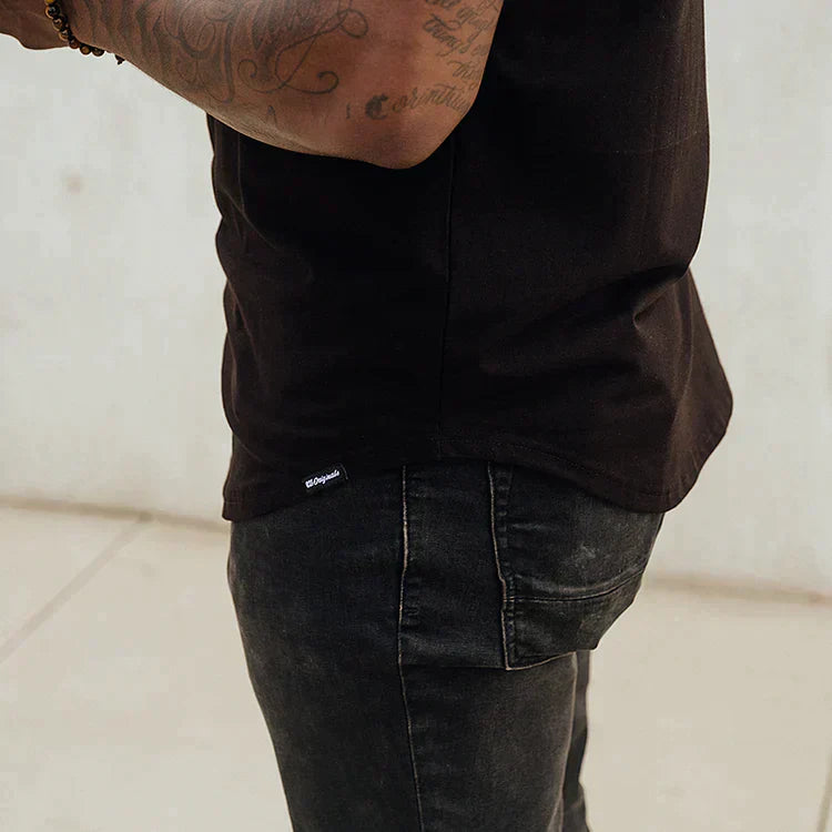 Sommar T-shirt Herr – Drop Cut Basic Shirt med Rundhals & Längre Skärning