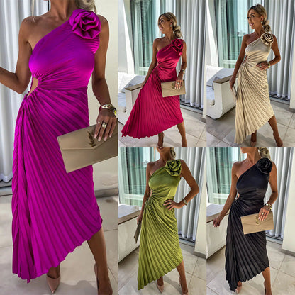 Damelgant one-shoulder plisserad midiklänning med blomapplikation – perfekt för fester & speciella tillfällen
