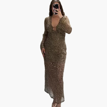 Dampaljettklänning med djup urringning och elegant silhuett – Perfekt för festliga tillfällen