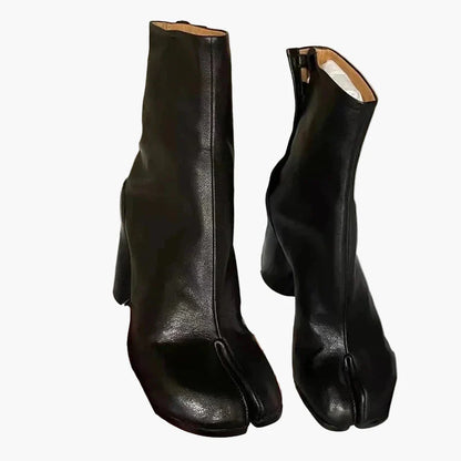 Damskor designer stövletter med blockklack och tabi-tå stil – Trendiga högklackade boots för vardag och speciella tillfällen