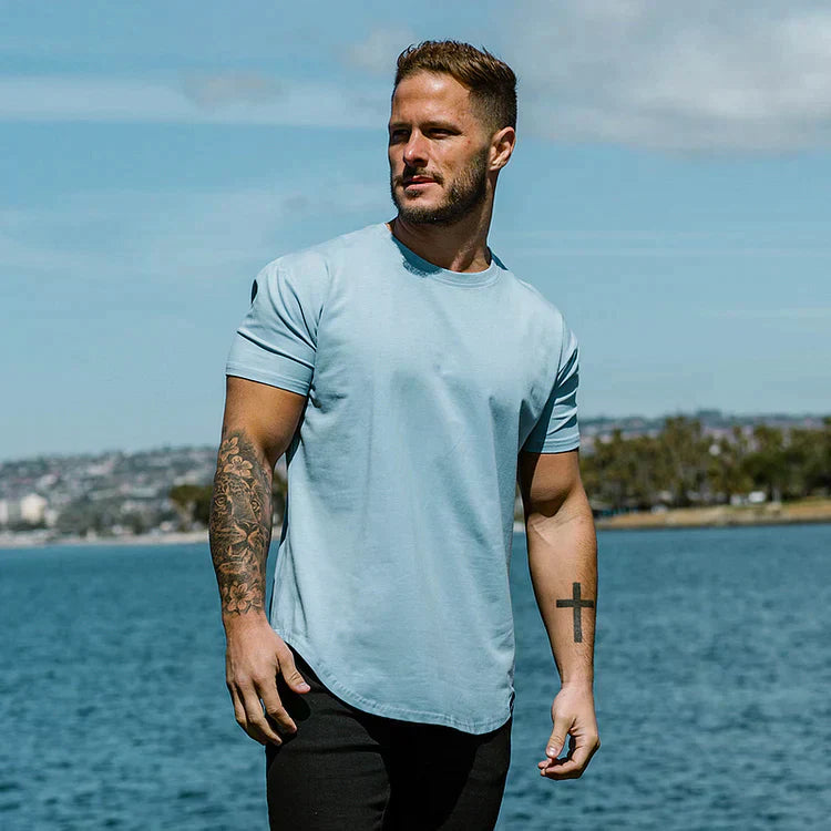 Sommar T-shirt Herr – Drop Cut Basic Shirt med Rundhals & Längre Skärning