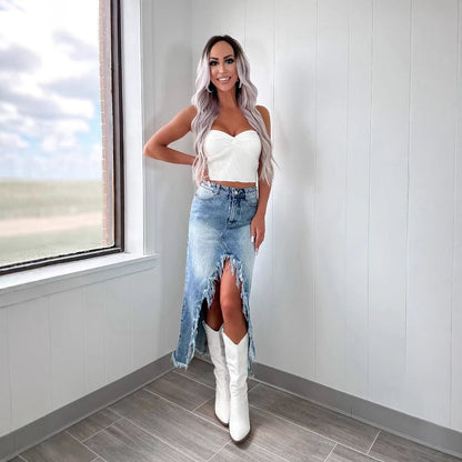 Kimberley – Hoch taillierter asymmetrischer Rock aus veganem Leder mit rohem Saum