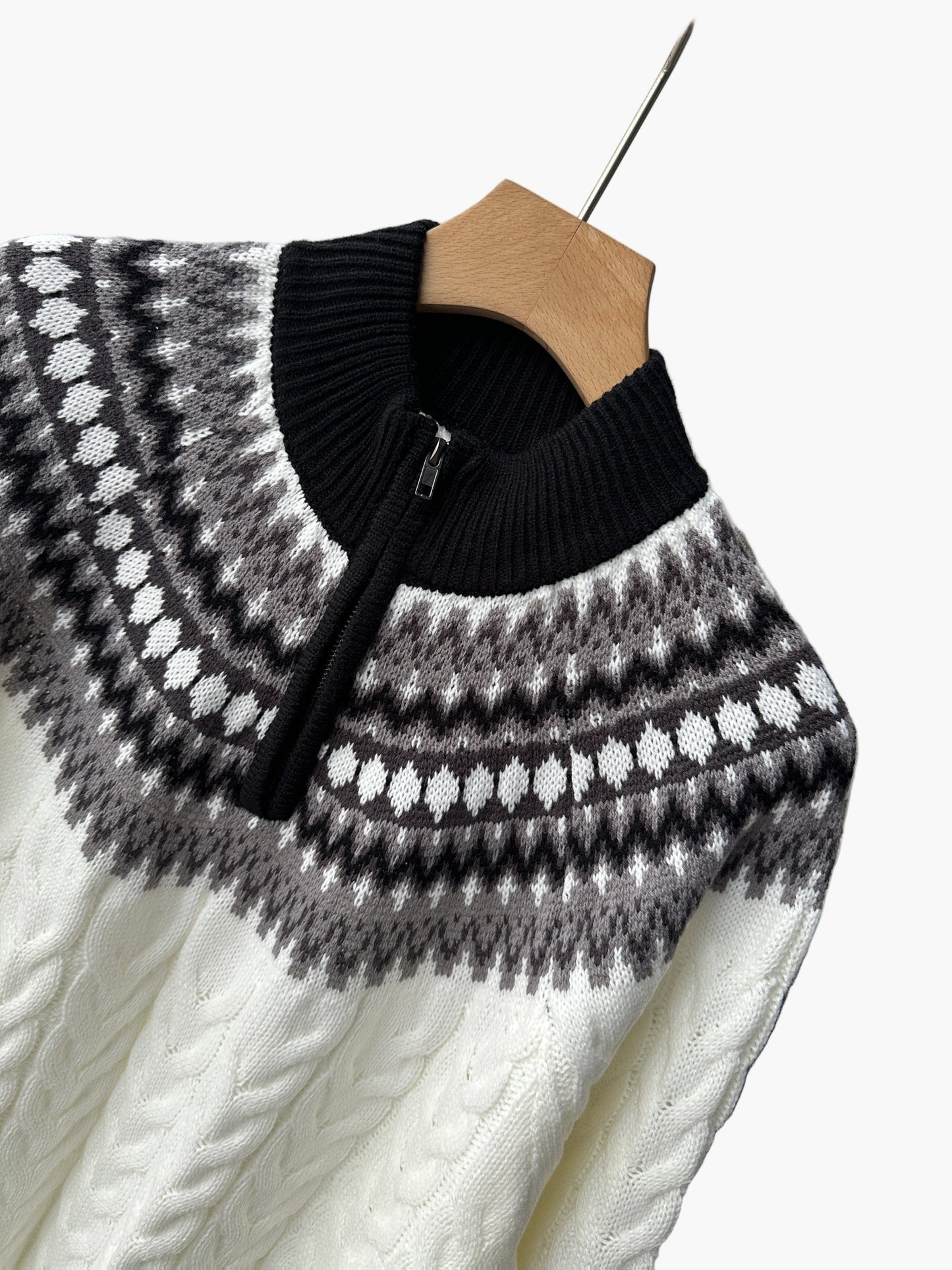 Herren Strickpullover mit Norwegermuster und Stehkragen – Modischer Winterpullover mit Zopfmuster und Reißverschluss