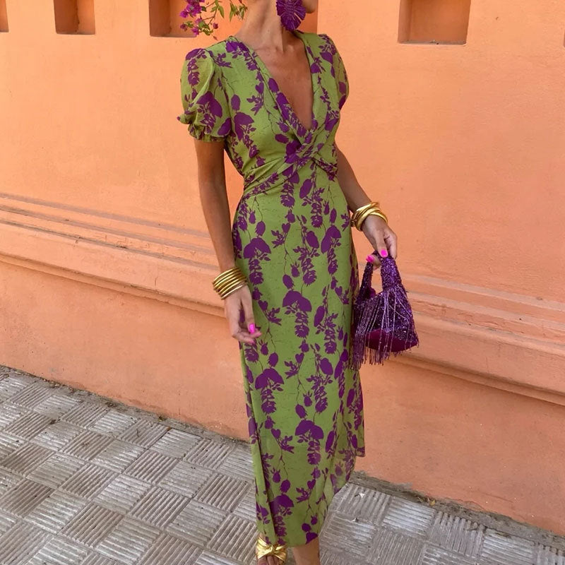 Betty – Długa, elegancka, dopasowana sukienka z dekoltem w serek, kontrastowym kolorem i krótkimi rękawami