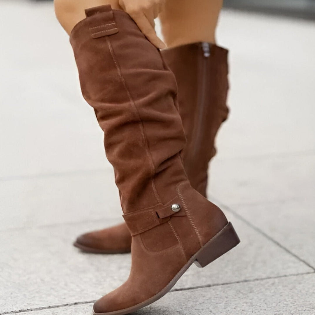 Carmen - Lässige Stiefel aus Wildleder mit spitzer Zehe